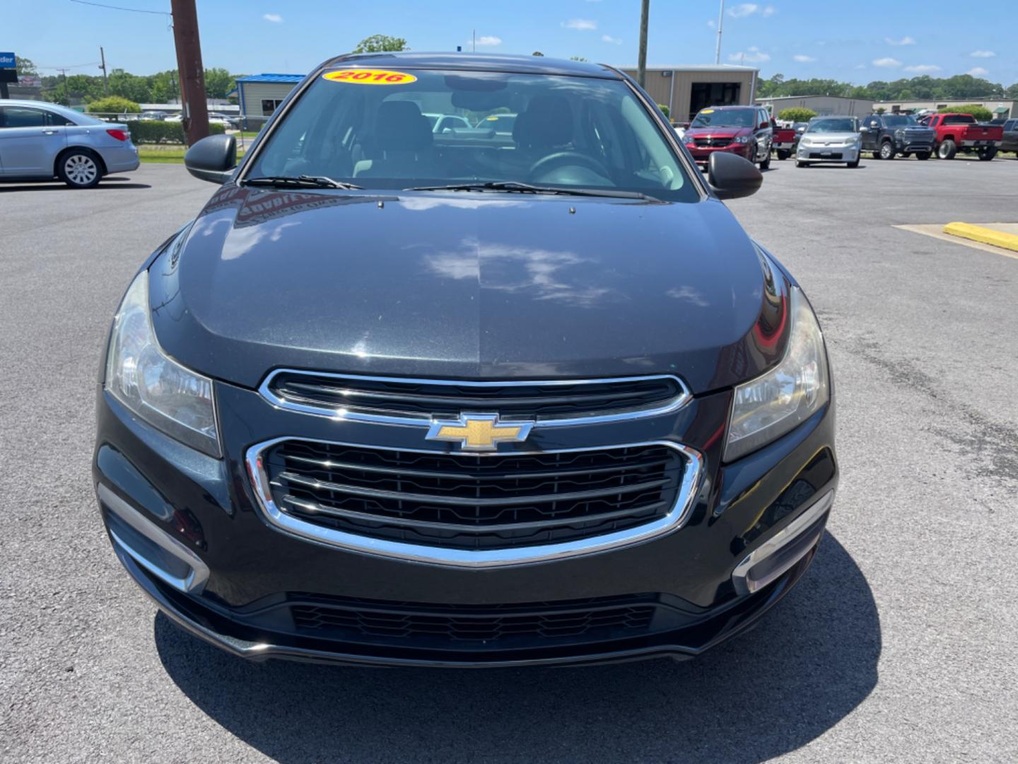 2016 Black Chevrolet Cruze Limited (1G1PC5SH2G7) with an 4-Cyl, ECOTEC, 1.8 Liter engine, Auto, 6-Spd Overdrive transmission, located at 8008 Warden Rd, Sherwood, AR, 72120, (501) 801-6100, 34.830078, -92.186684 - Photo#2